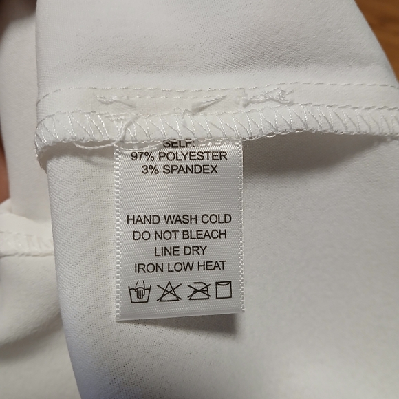 Eesome‎ Elegant White V-Neck Blouse Sz M - Picture 7 of 7